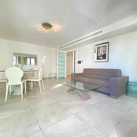 2 Bedroom With Terrace 7 Croisette * Cannes